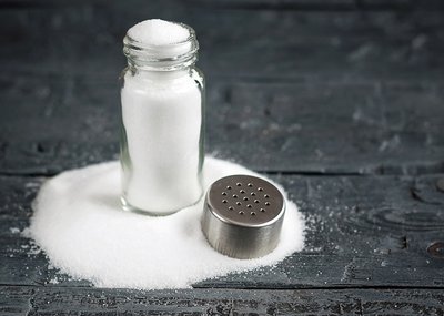 lọ muối đồ phong thủy trên ô tô