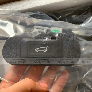 Nâng cấp cốp điện cho Toyota Corolla Cross Nút bấm sắc xảo vừa khít với xe