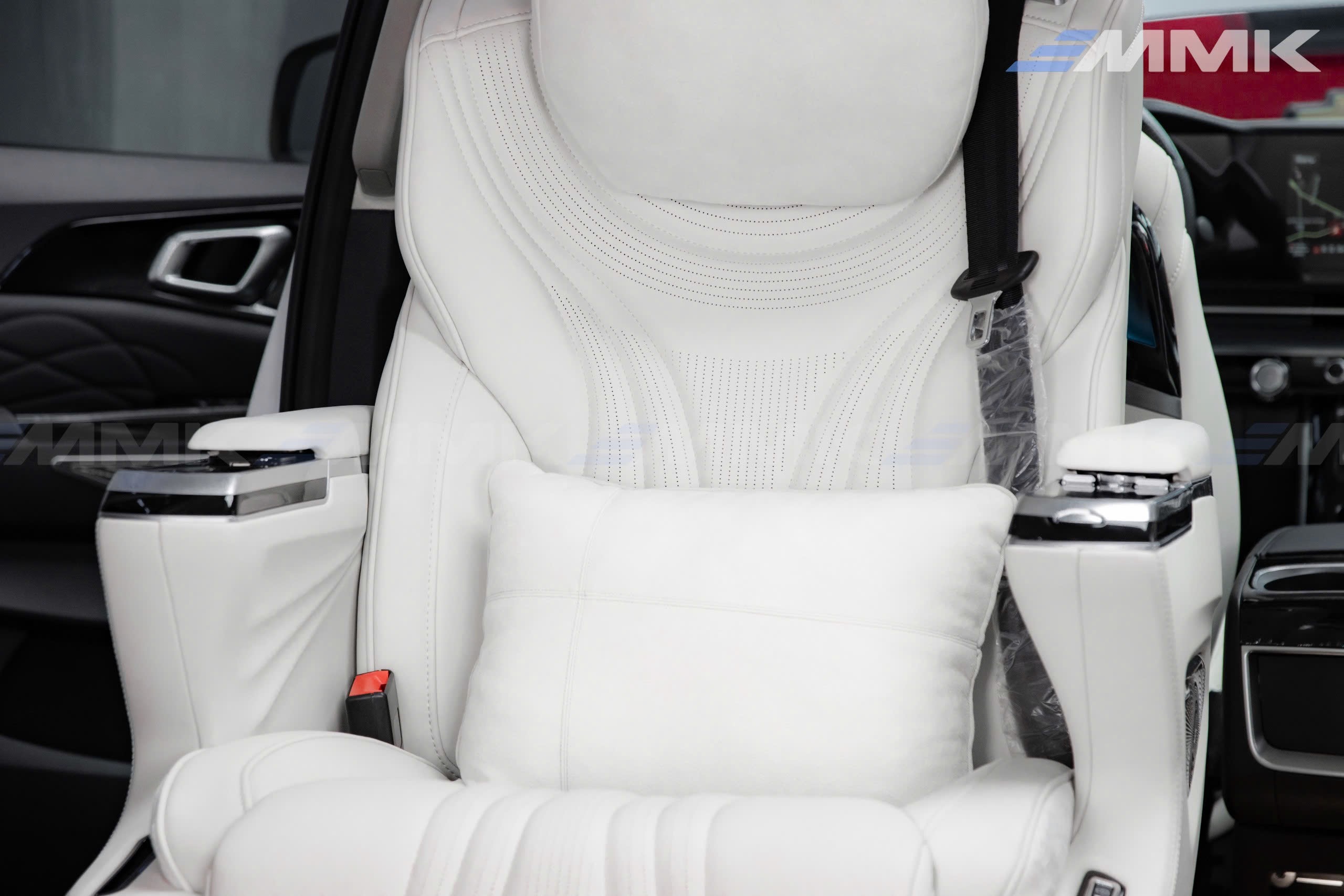 Độ Ghế Limousine Xe Kia Carnival - Chi Tiết Các Loại Ghế Hot Nhất 2025 Ghế limousine MIKA 5.0