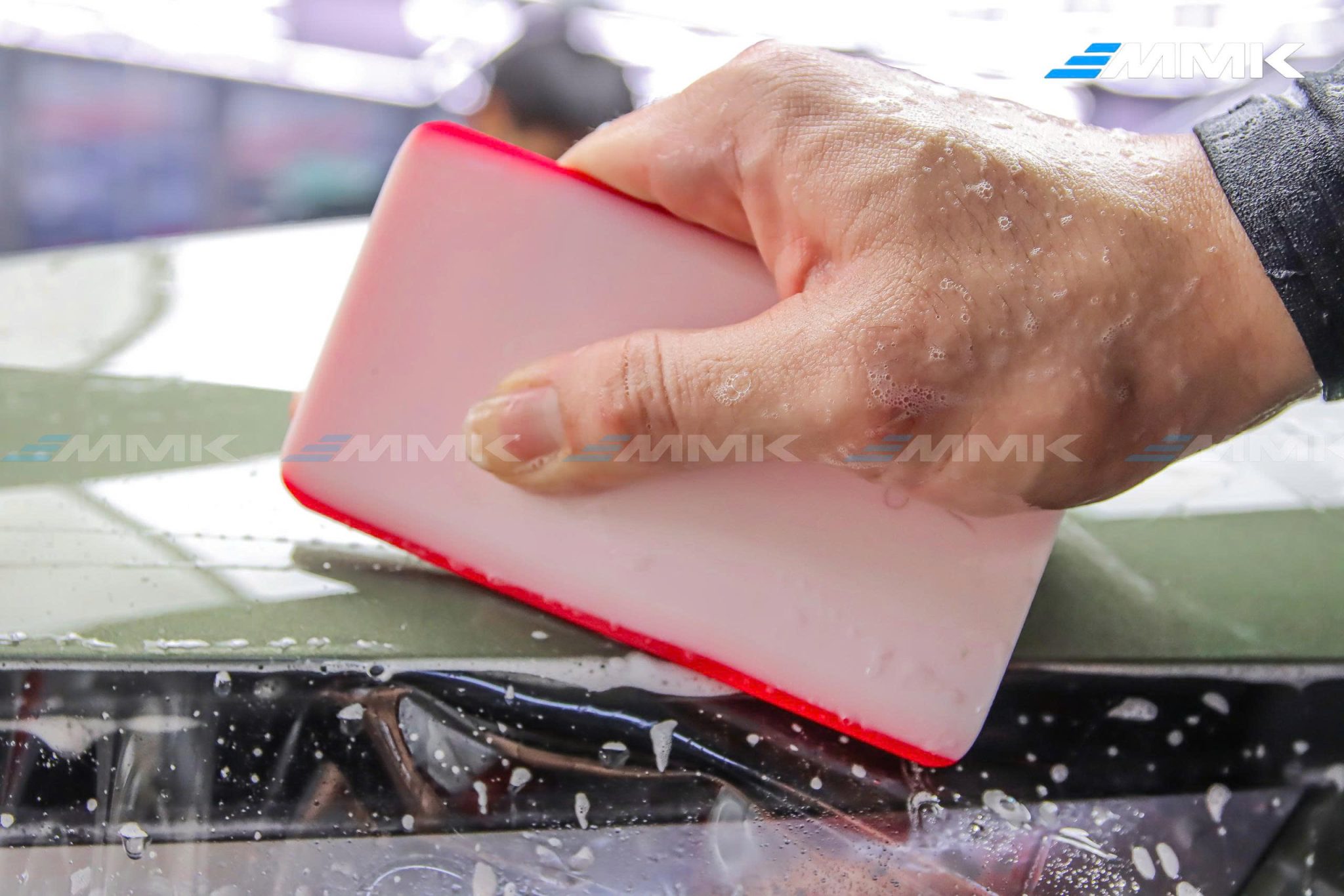 Dán PPF Sime Premium Ô Tô 7 Chỗ Khi dán PPF Sime Premium ô tô 7 chỗ kỹ thuật viên cần có tay nghề cao để thi công chuẩn form và tránh lỗi nhỏ