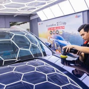 Ky thuat vien MMK Auto giau kinh nghiem giup qua trinh phu Ceramic dat do hoan thien toi da