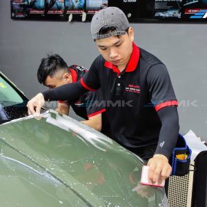 Dán PPF Sime Premium Ô Tô 7 Chỗ Ky thuat vien MMK Auto thi cong dan PPF o to chuyen nghiep giup phim bam chac khong bot khi scaled