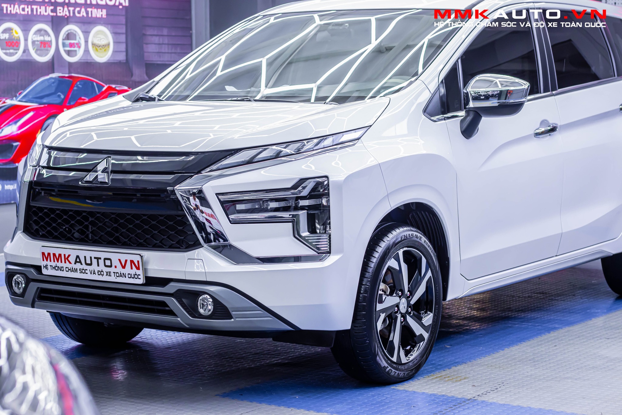 Phủ Ceramic Sime Quartz ô tô là tạo lớp áo giáp nano bảo vệ sơn xe khi di chuyển đô thị