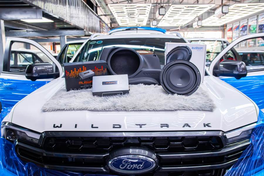Độ Ford Everest 2024: Toàn Diện Về Nội Ngoại Thất Xe Từ A - Z Cửa hít điện ô tô