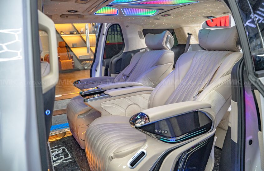 Kia Carnival 2023 độ ghế Limousine form công thái học