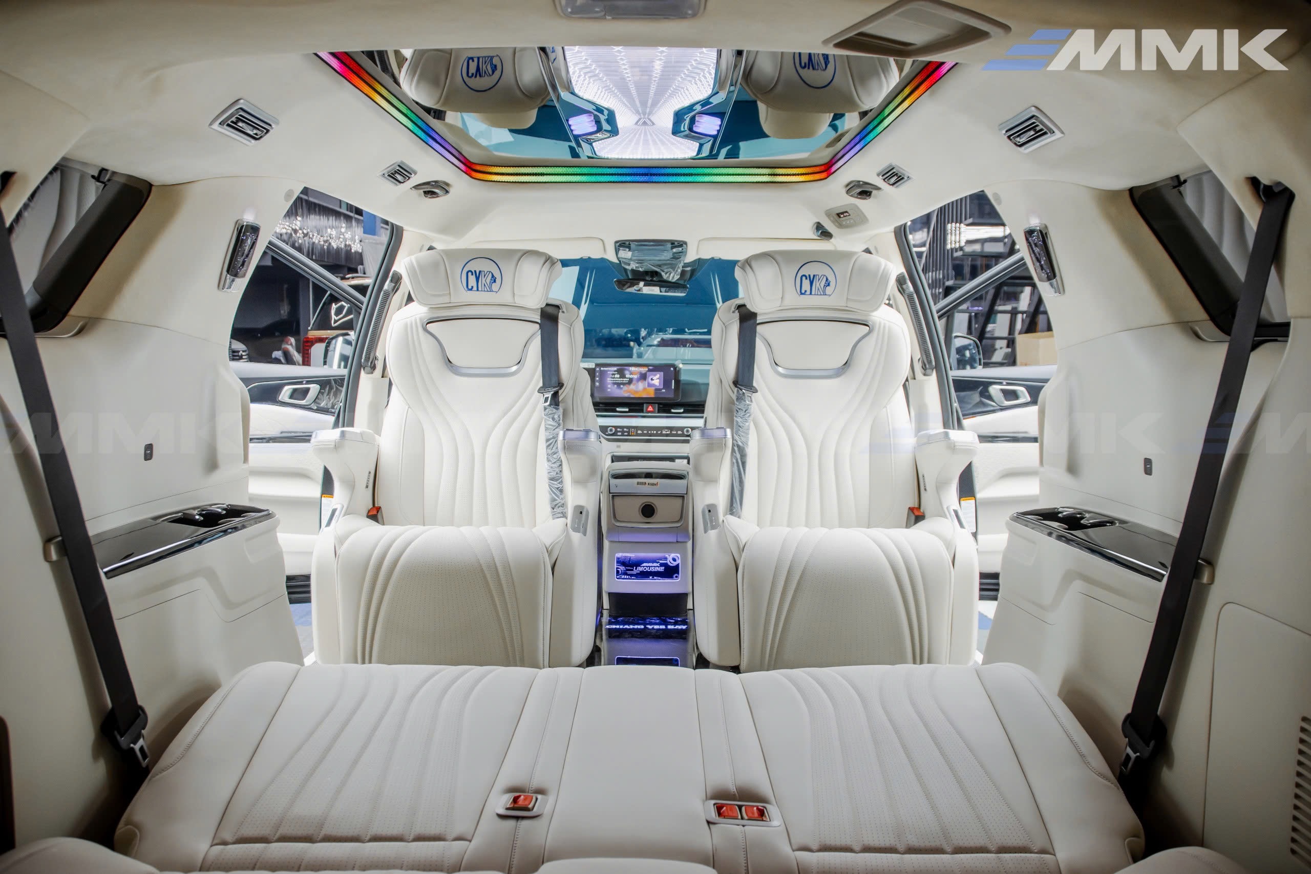 Gói KIA Carnival độ trần Limousine LED VIP
