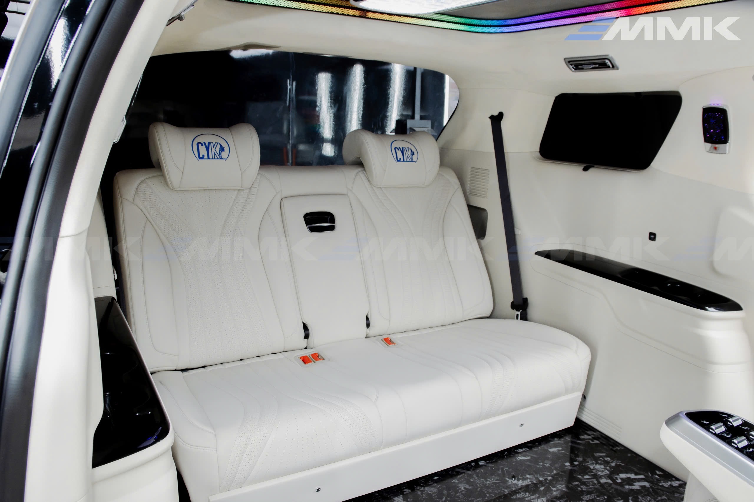 Kết cấu sợi carbon fiber tạo ra các họa tiết vân độc đáo