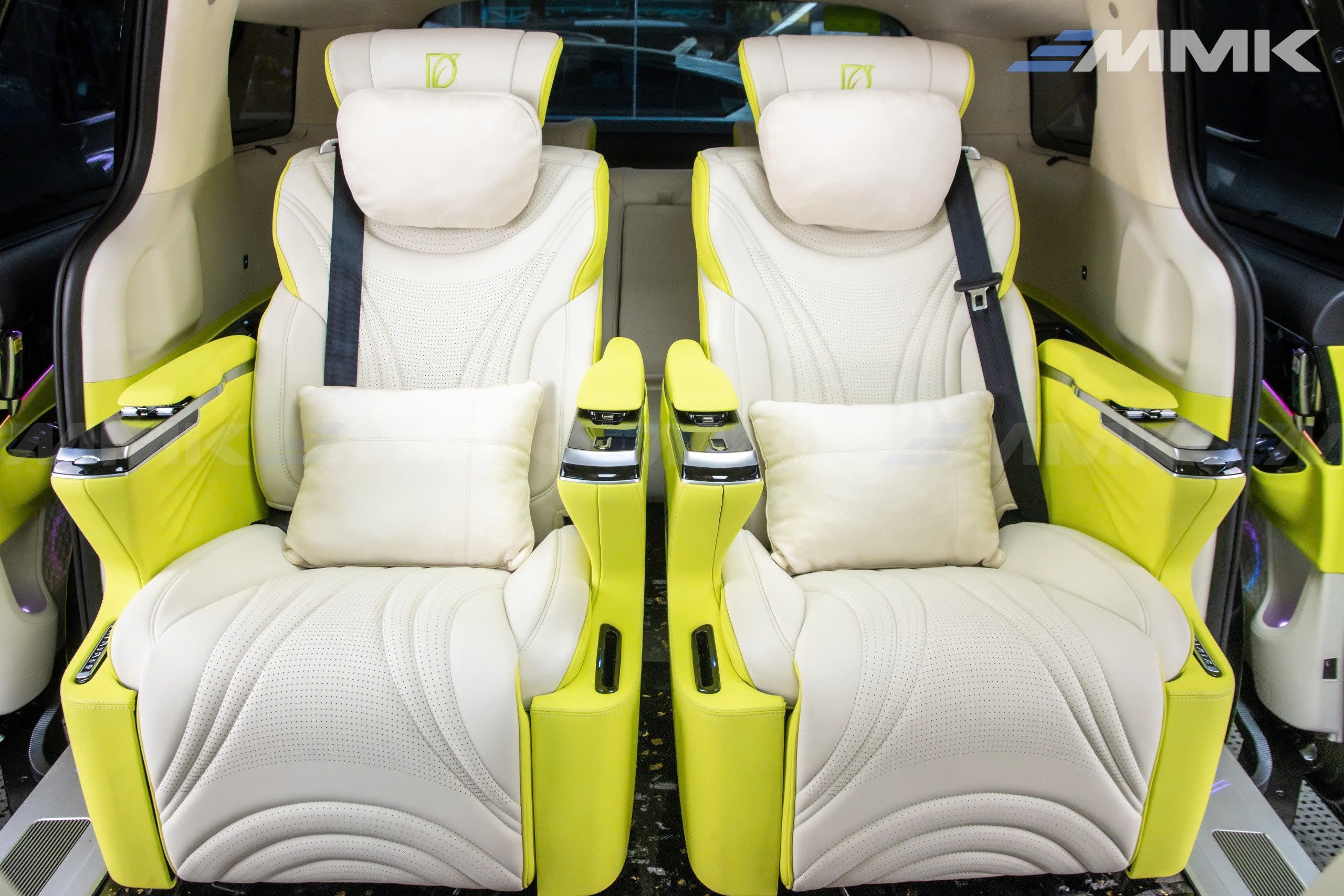 độ Kia Carnival kem xanh