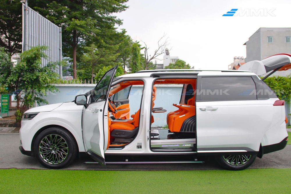 độ ghế limousine màu cam hermes cho KIA Carnival