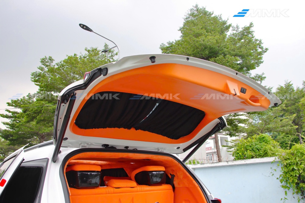 độ ghế limousine màu cam hermes cho KIA Carnival