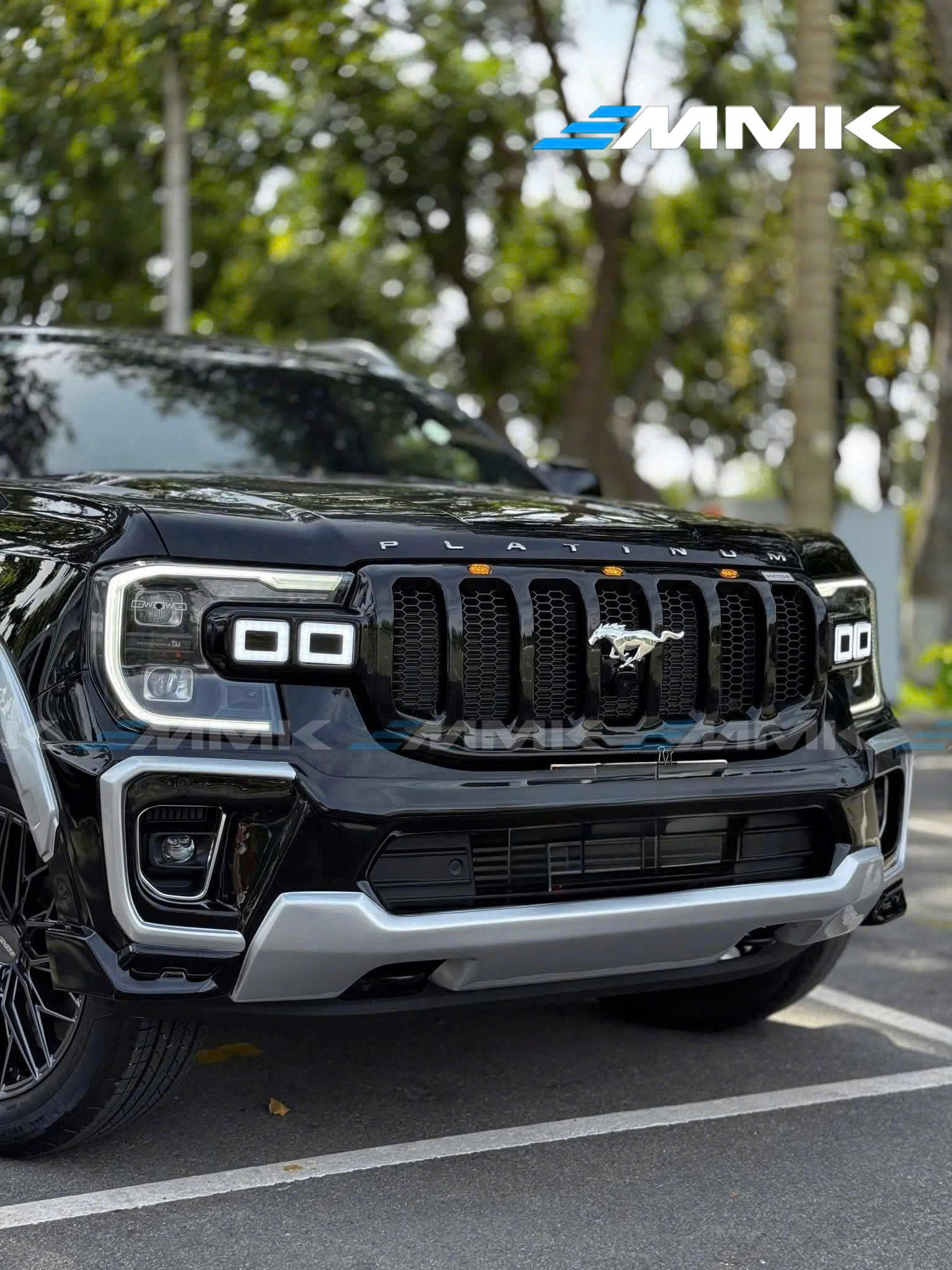 Độ xe Ford Everest: Chi tiết phụ kiện về Nội Ngoại Thất Ca-lăng tích hợp LED định vị tăng nhận diện ban đêm