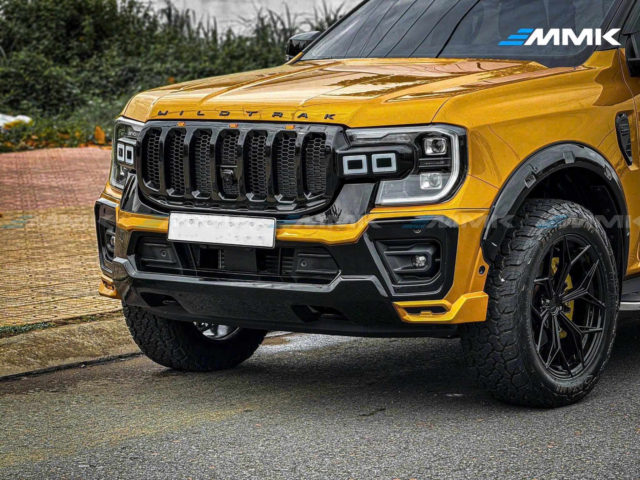Độ xe Ford Everest: Chi tiết phụ kiện về Nội Ngoại Thất Độ bi LED, laser cho Ford Everest cải thiện tầm nhìn di chuyển khi mưa gió