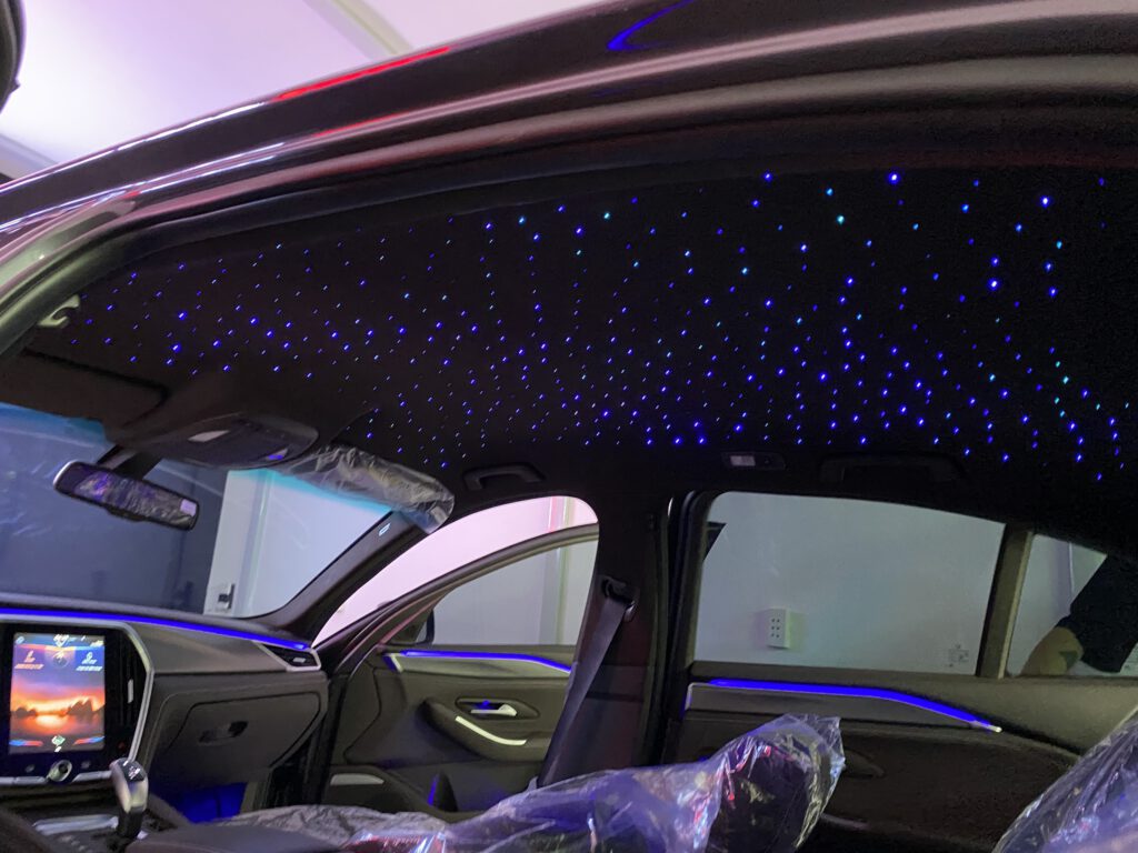 Độ xe Ford Everest: Chi tiết phụ kiện về Nội Ngoại Thất Ford Everest nâng cấp trần Alcantara kết hợp trần sao tạo không gian nội thất nghệ thuật về đêm