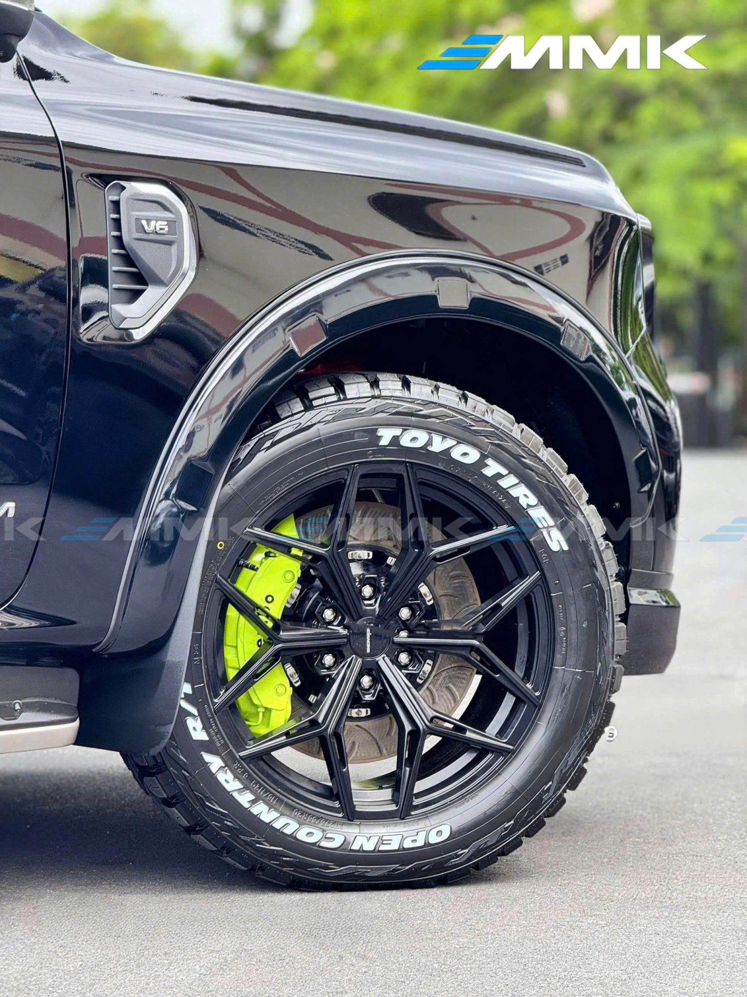 Độ xe Ford Everest: Chi tiết phụ kiện về Nội Ngoại Thất Mâm xe đa chấu sắc sảo giúp Ford Everest vận hành ổn định hơn