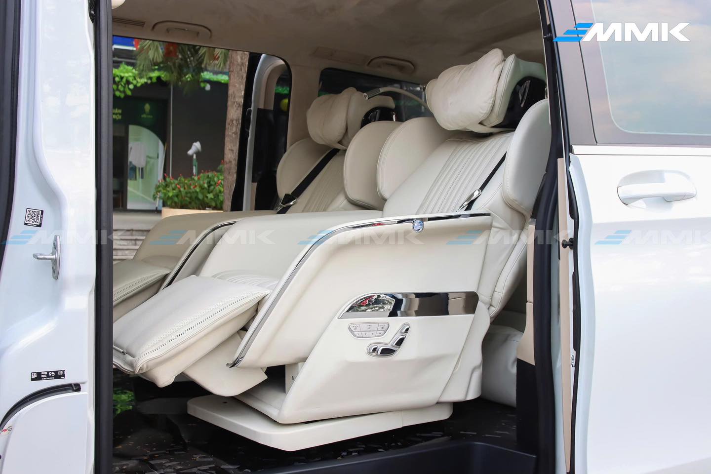 Mercedes V250 độ ghế limousine siêu sang | MMK Auto Độ ghế limousine Mercedes V250 chỉnh điện đa hướng, dễ dàng tiến-lùi, ngả lưng và có bệ gác chân êm ái