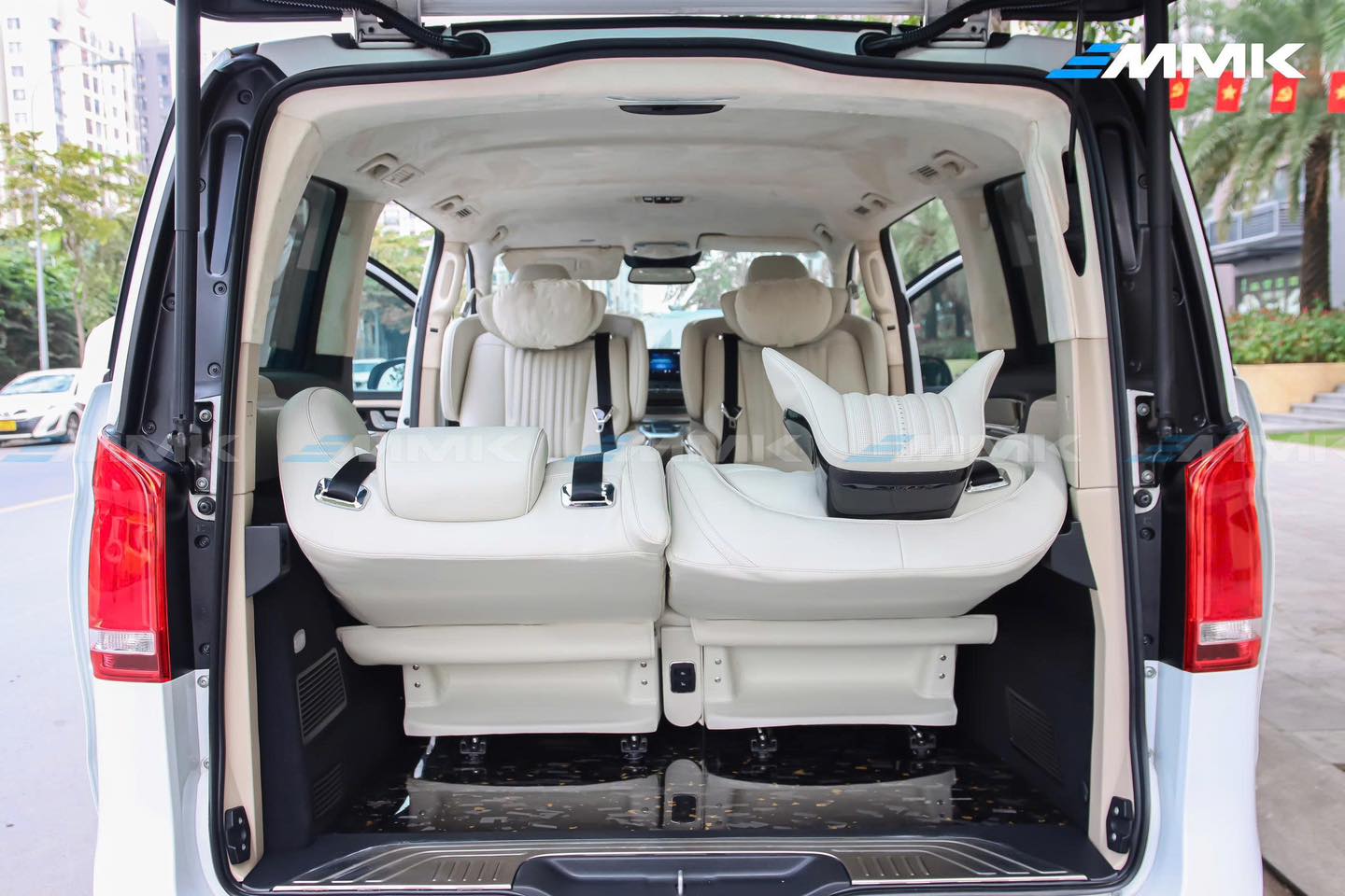 Mercedes V250 độ ghế limousine siêu sang | MMK Auto Mercedes V250 độ ghế limousine hàng 3 có thể ngả sâu thành giường mini