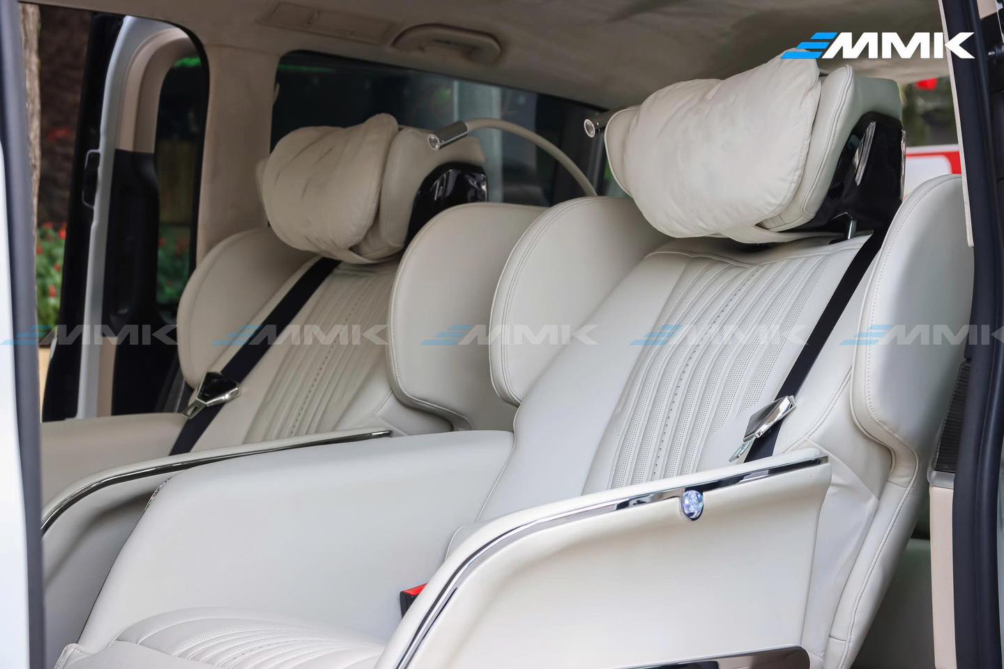 Mercedes V250 độ ghế limousine siêu sang | MMK Auto Nâng cấp ghế Mercedes V250 với form ghế bản lớn rộng rãi mang lại cảm giác sang trọng giảm mệt mỏi đường dài