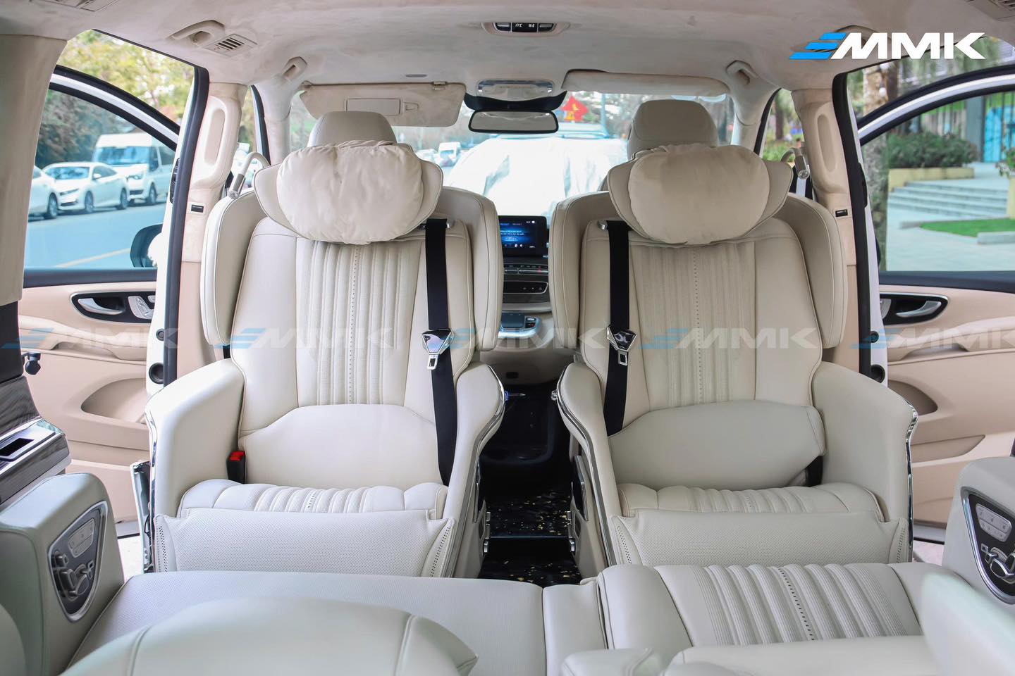 Mercedes V250 độ ghế limousine siêu sang | MMK Auto Nhu cầu độ ghế limousine tăng hướng đến không gian thương gia và xu hướng cá nhân hóa nội thất
