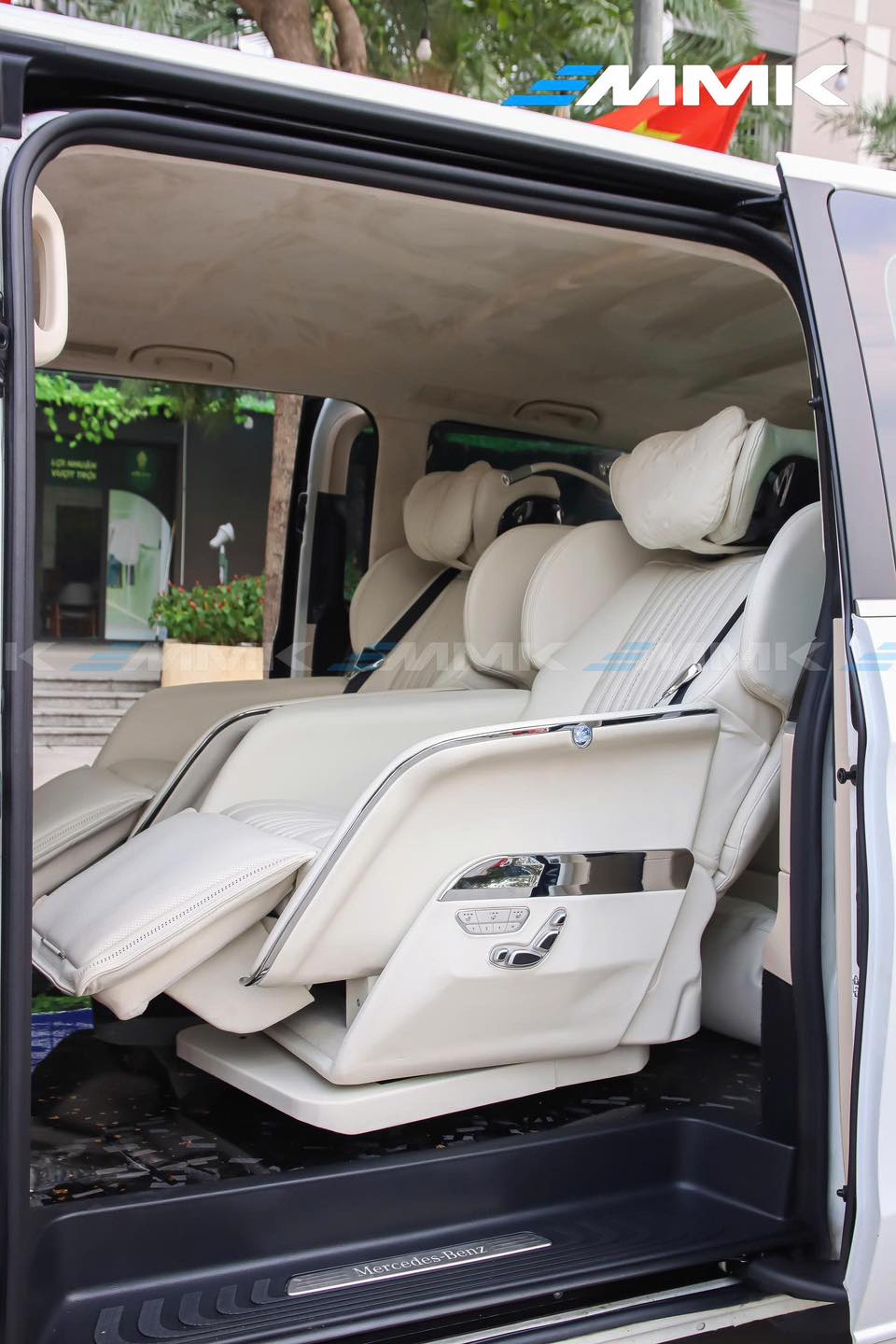 Mercedes V250 độ ghế limousine siêu sang | MMK Auto Trải nghiệm thư giãn với ghế limousine VIP đa chức năng cao cấp trên mọi chuyến đi dài