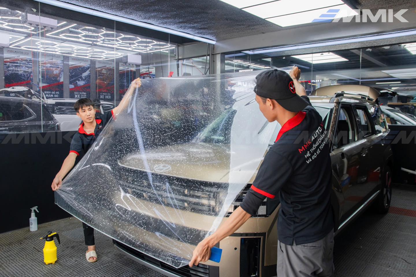 Có nên dán PPF cho xe ô tô? 6 điều chủ xe cần biết Chi tiết về cấu tạo của phim dán PPF