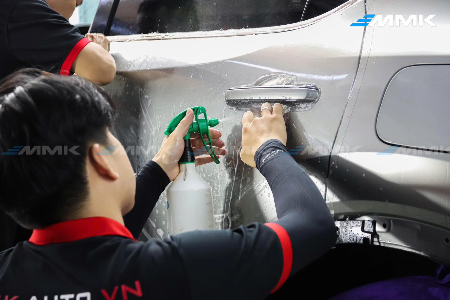 Có nên dán PPF cho xe ô tô? 6 điều chủ xe cần biết Dán PPF ô tô chất lượng cao với đội ngũ kỹ thuật viên giàu kinh nghiệm và tay nghề chuyên nghiệp