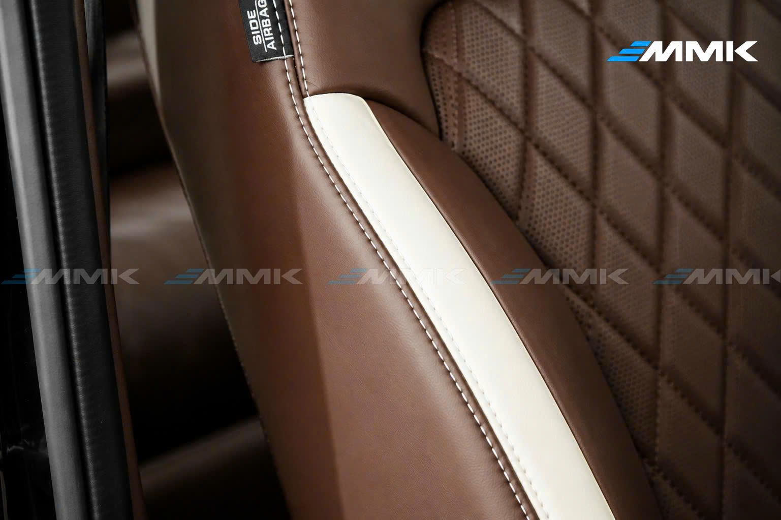 Ford Everest độ ghế limousine và đổi màu nội thất tone nâu Kỹ thuật bọc da tại MMK Auto được thực hiện tỉ mỉ, giúp ghế hoàn thiện sang trọng hơn