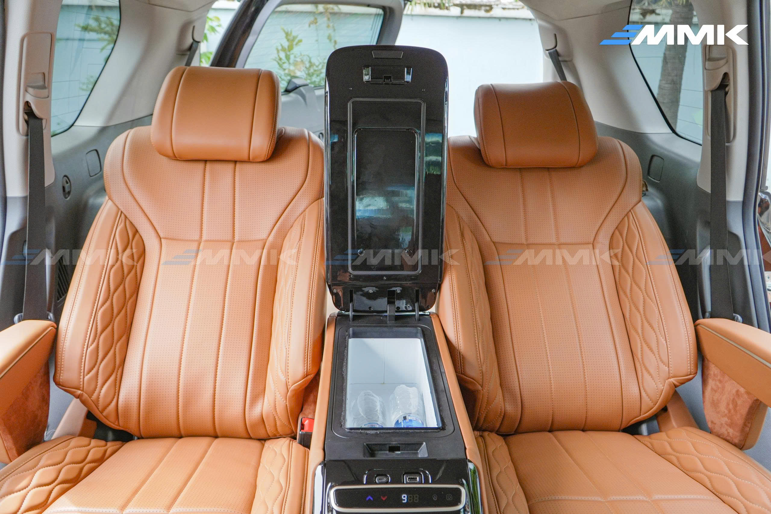 Toyota Land Cruiser Prado độ ghế Hongyi Throne chuẩn thương gia MMK Auto tư vấn cấu hình Hongyi Throne theo không gian xe, hoàn thiện nội thất Prado sang trọng, hài hòa