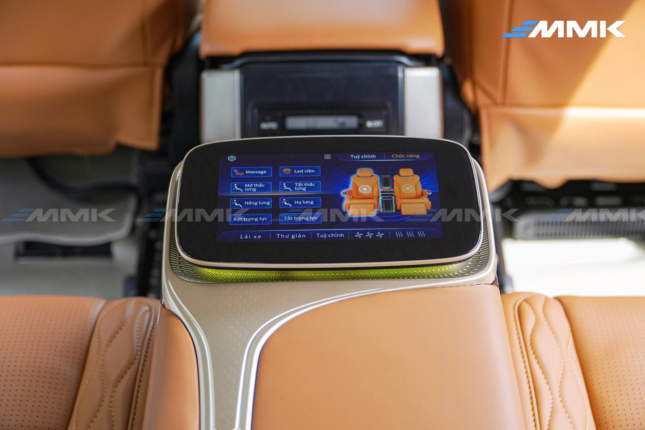 Toyota Land Cruiser Prado độ ghế Hongyi Throne chuẩn thương gia Tận hưởng hành trình thoải mái với tiện ích massage, làm mát và sưởi ấm trên Toyota Land Cruiser Prado