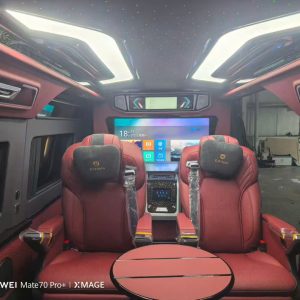 toyota hiace so huu khoang cabin rong rai linh hoat bo tri tien ich khi nang cap limousine cao cap